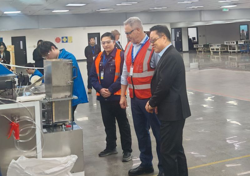 美国波音团董事参观棉签生产